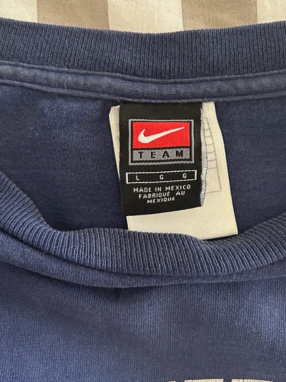 Nike 90s Vintage Orange Swoosh Logo Tee in Navy Blue 100% Cotton Size Large - Picture 3 of 5